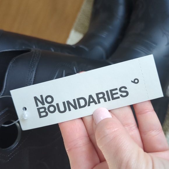 NWT Cowboy Rainboots - Picture 3 of 12